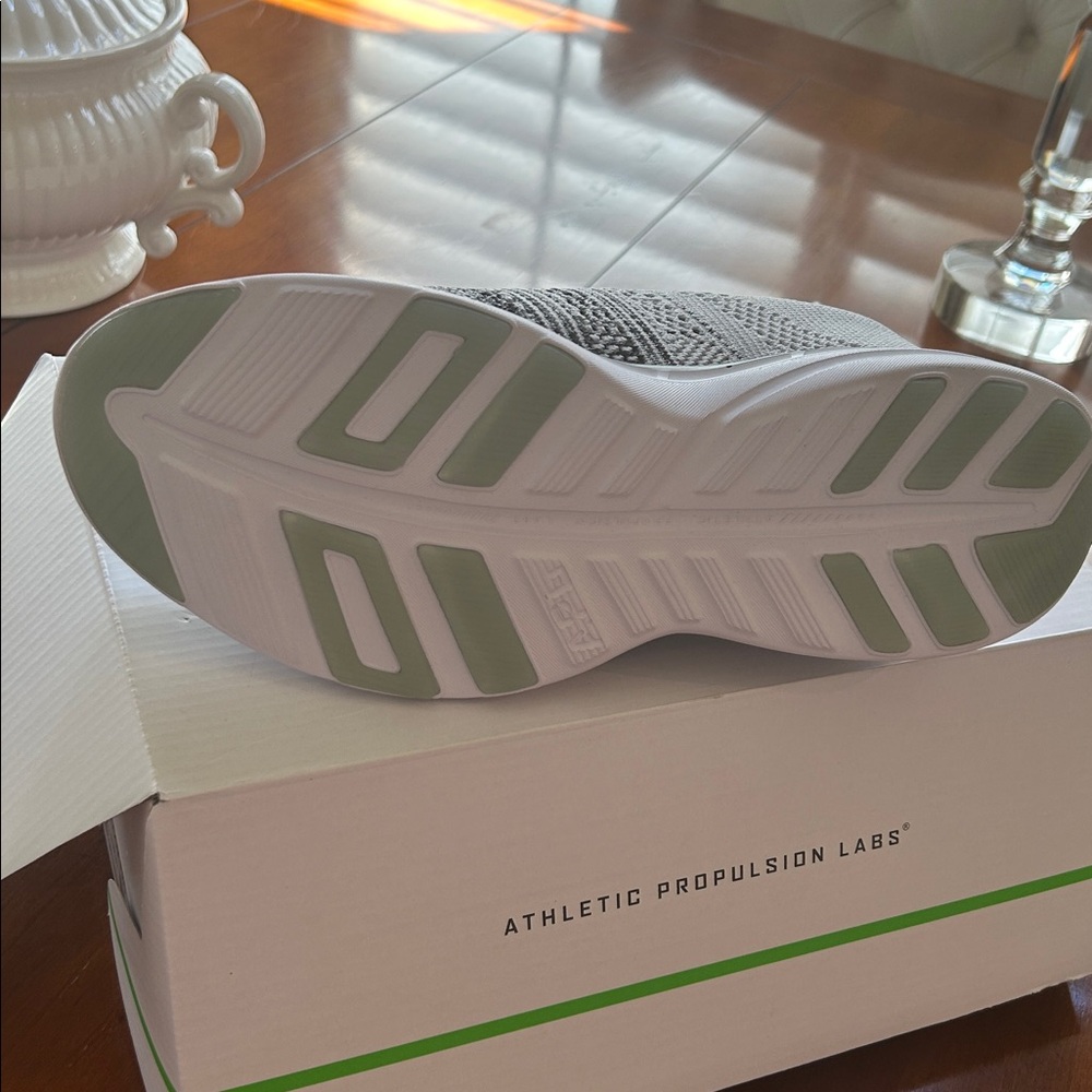 APL TechLoom Pro Women's 10.5/Men's 8 – NIB-Black/Heather Grey/White $180 Retail - Picture 2 of 6